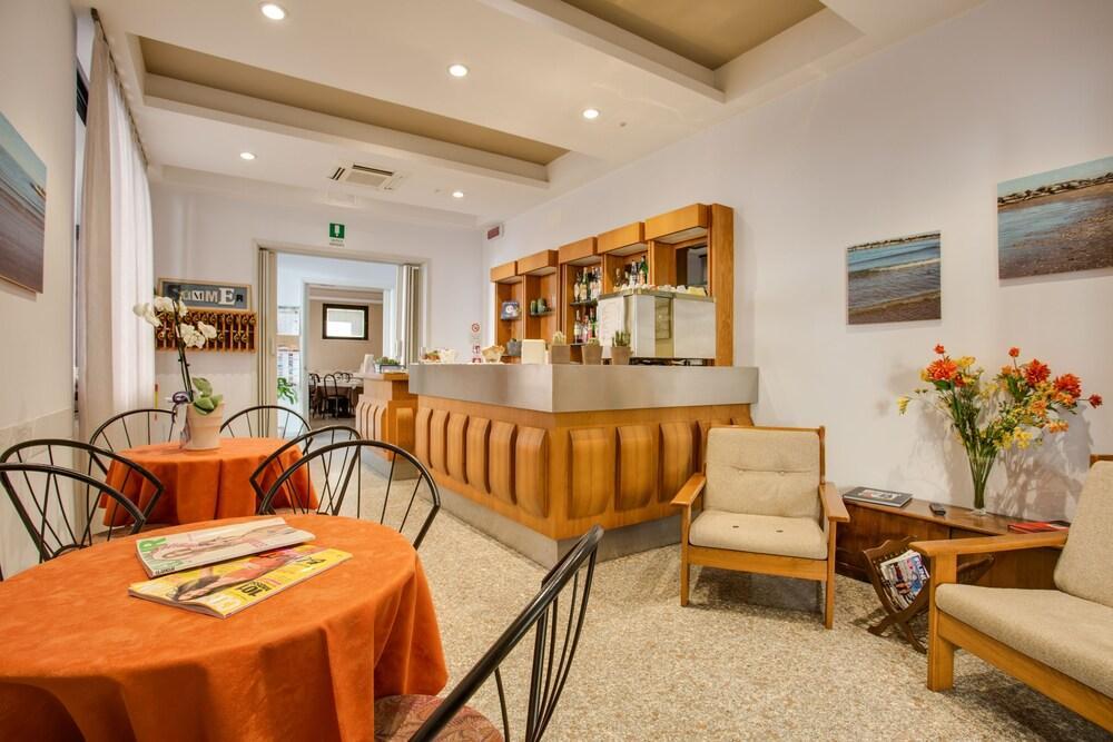 Hotel Villa Dei Gerani Rimini Exterior foto