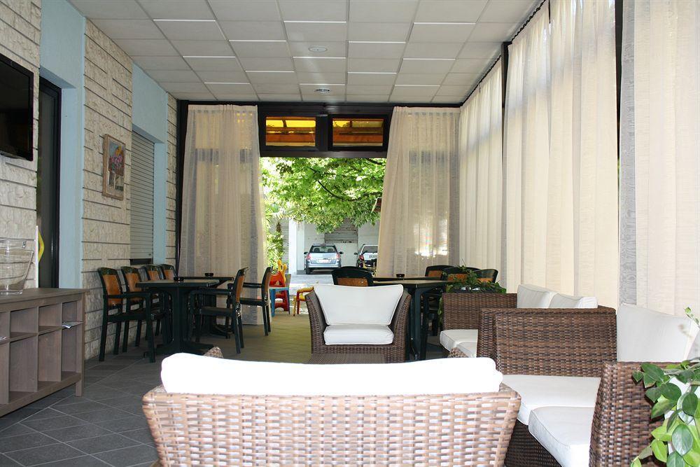 Hotel Villa Dei Gerani Rimini Exterior foto