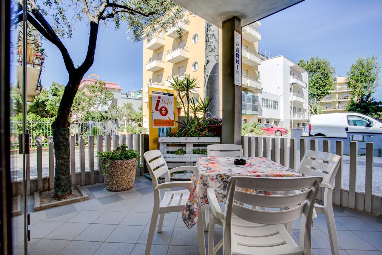 Hotel Villa Dei Gerani Rimini Exterior foto